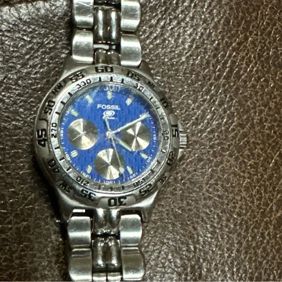 Vintage Fossil Blue (BQ-8793) Stainless Steel w/ Blue Dial Women's Watch. Works - Picture 2 of 4